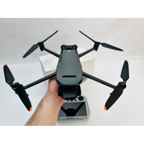 Квадрокоптер DJI Mavic 3 Pro в Балаково с пультом DJI RC